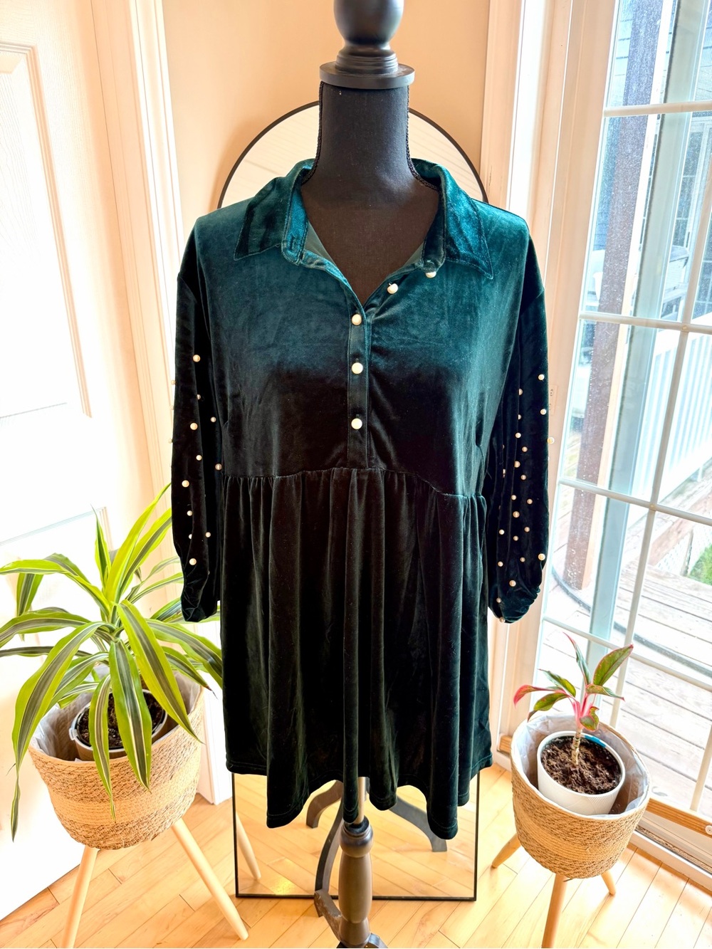 UMGEE | Pearl-Accent Velvet Tunic Top